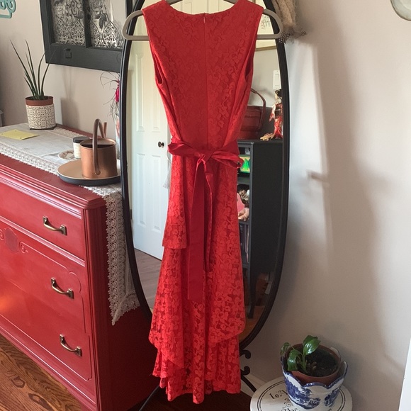 Red laced hi-low dress - Picture 3 of 4